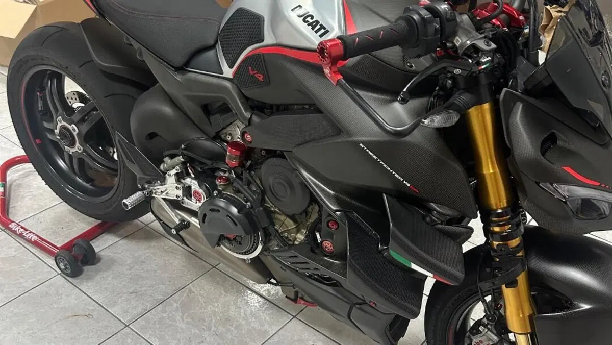 Ducati Streetfighter V4 1100 SP (2022) 