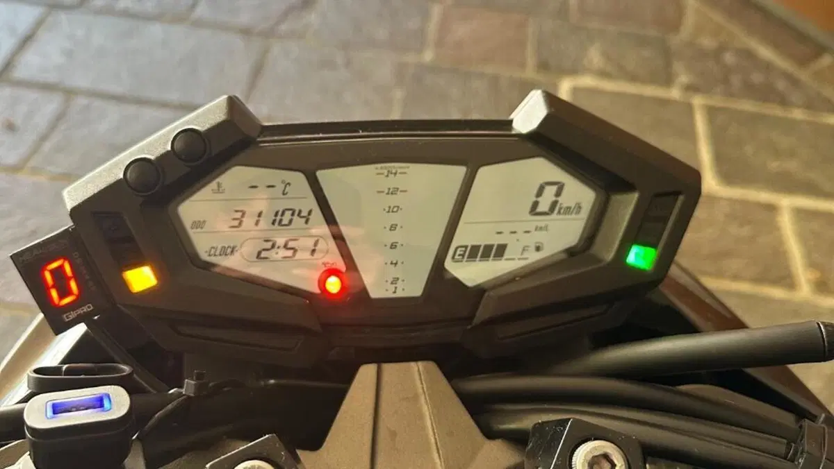 Kawasaki Z 800 ABS (2012 - 16)  (2)