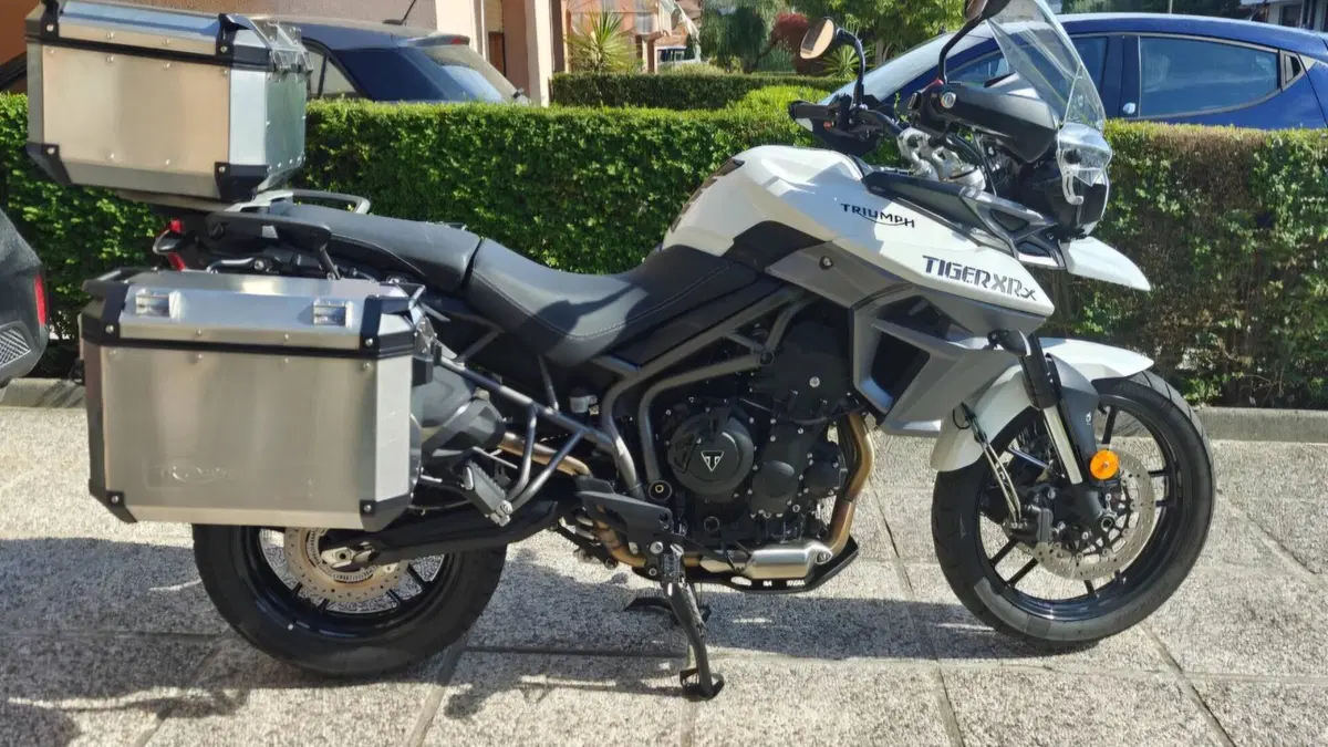 Triumph Tiger 800 XRx (2015 - 17)  (2)