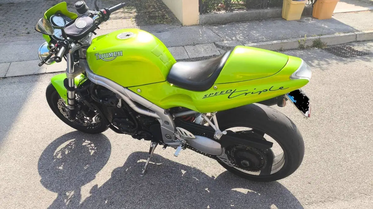 Triumph Speed Triple 955 (1998 - 01)  (2)