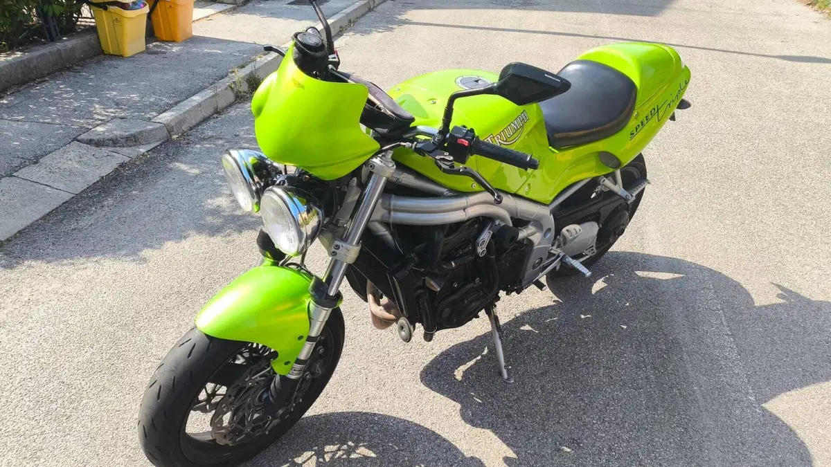 Triumph Speed Triple 955 (1998 - 01)  (5)