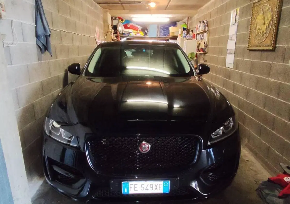 Jaguar F-Pace 2.0 D 180 CV aut. R-Sport (2)