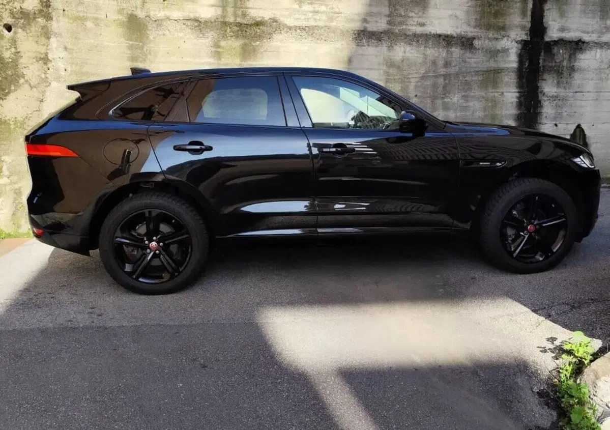 Jaguar F-Pace 2.0 D 180 CV aut. R-Sport (3)