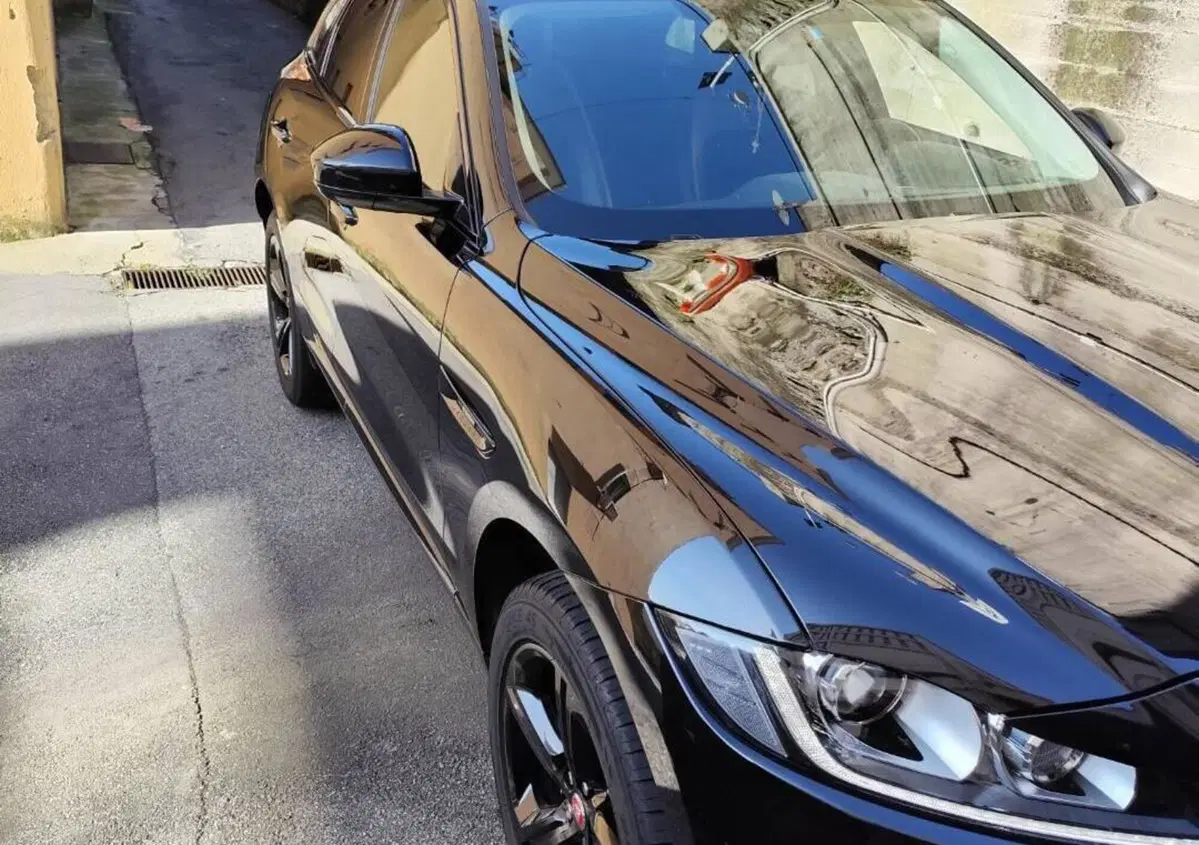 Jaguar F-Pace 2.0 D 180 CV aut. R-Sport (5)