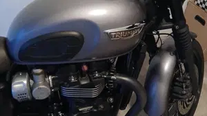 Triumph Bonneville T120 Black (2017 - 20)  (5)