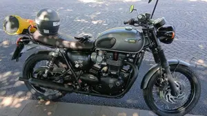Triumph Bonneville T120 Black (2017 - 20)  (9)
