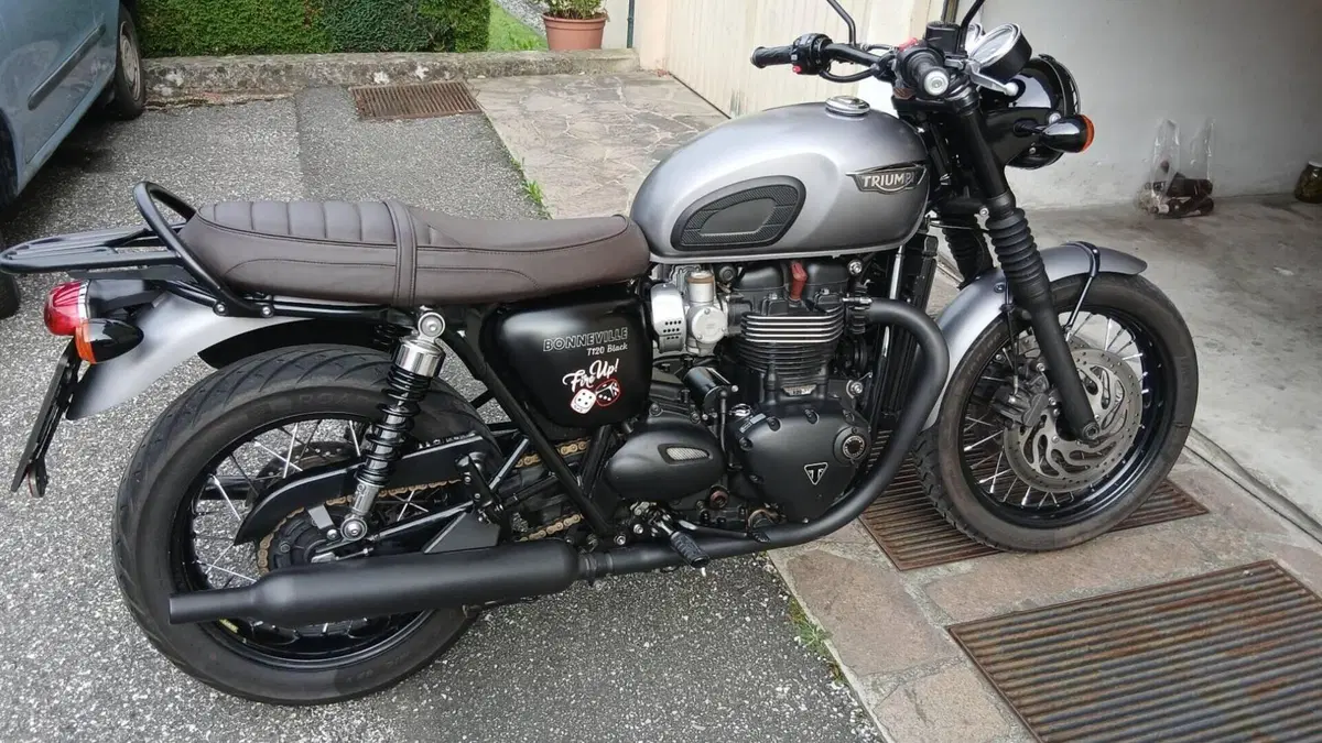 Triumph Bonneville T120 Black (2017 - 20)  (11)