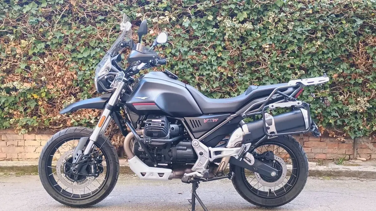 Moto Guzzi V85 TT Travel (2021 - 23)  (3)