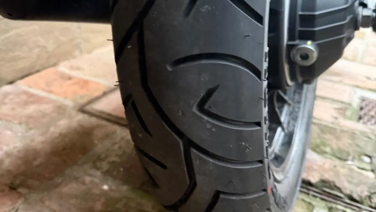 Moto Guzzi V7 III Stone (2017 - 20)  (3)