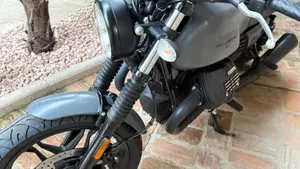Moto Guzzi V7 III Stone (2017 - 20)  (4)