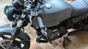Moto Guzzi V7 III Stone (2017 - 20)  (5)