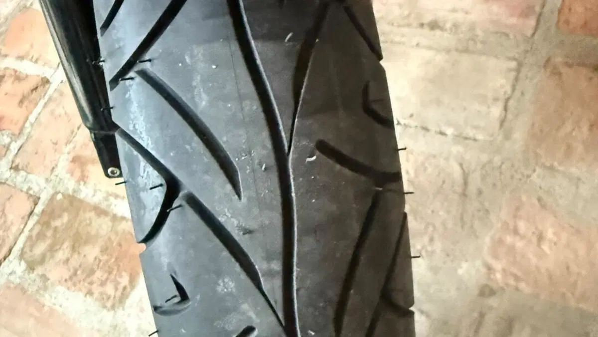Moto Guzzi V7 III Stone (2017 - 20)  (6)