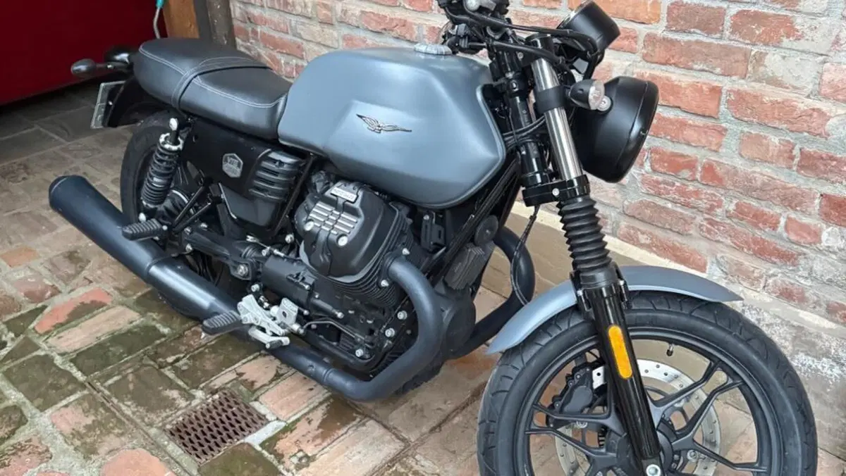Moto Guzzi V7 III Stone (2017 - 20)  (7)