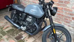 Moto Guzzi V7 III Stone (2017 - 20)  (7)
