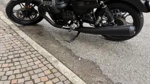 Moto Guzzi V7 III Stone (2017 - 20)  (8)