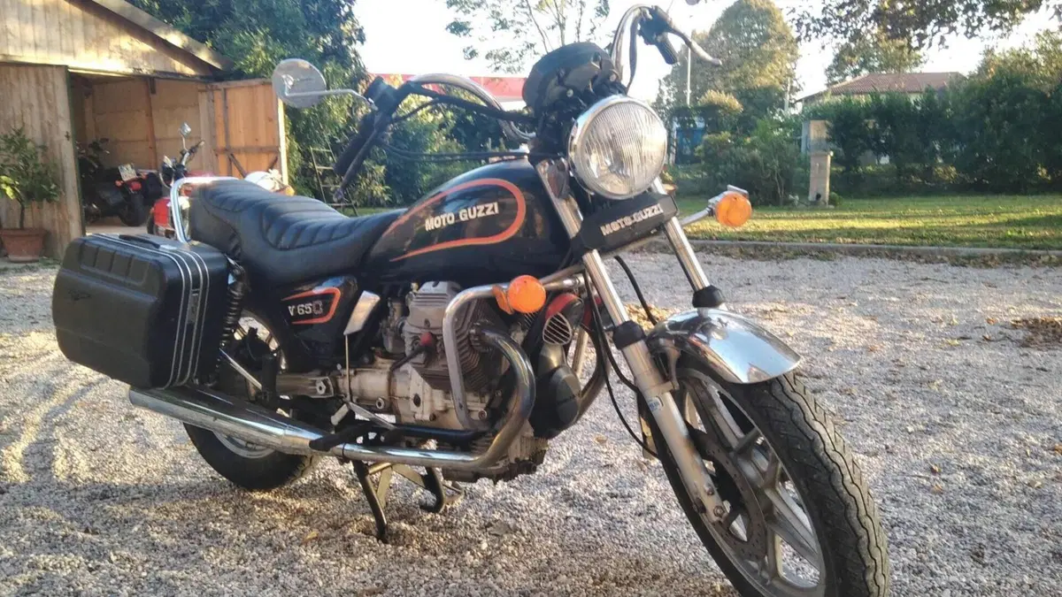 Moto Guzzi   (2)