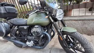 Moto Guzzi V7 Stone (2021 - 24) 