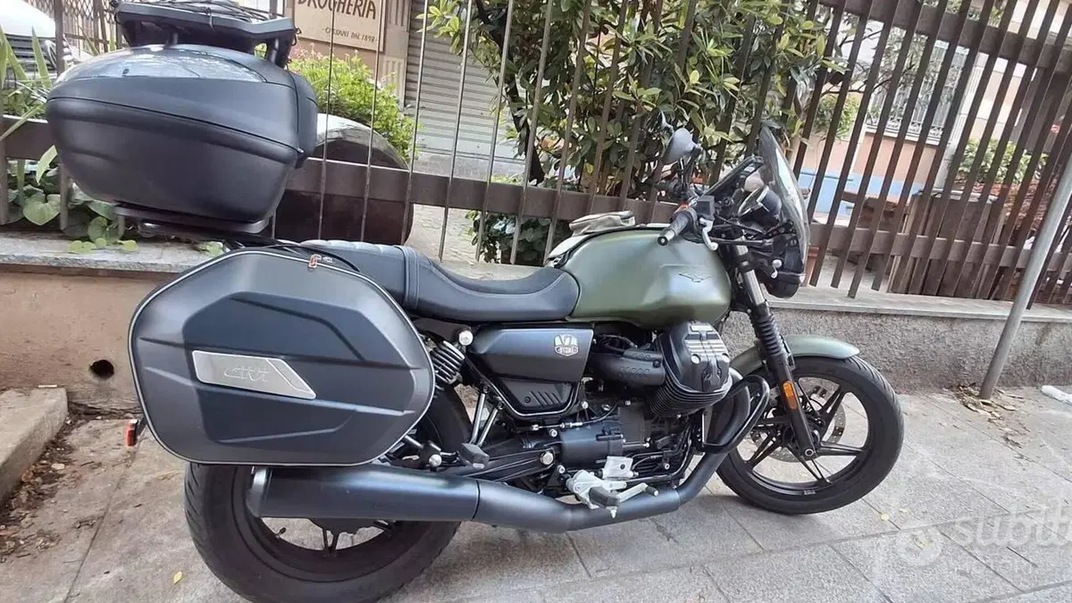 Moto Guzzi V7 Stone (2021 - 24)  (4)