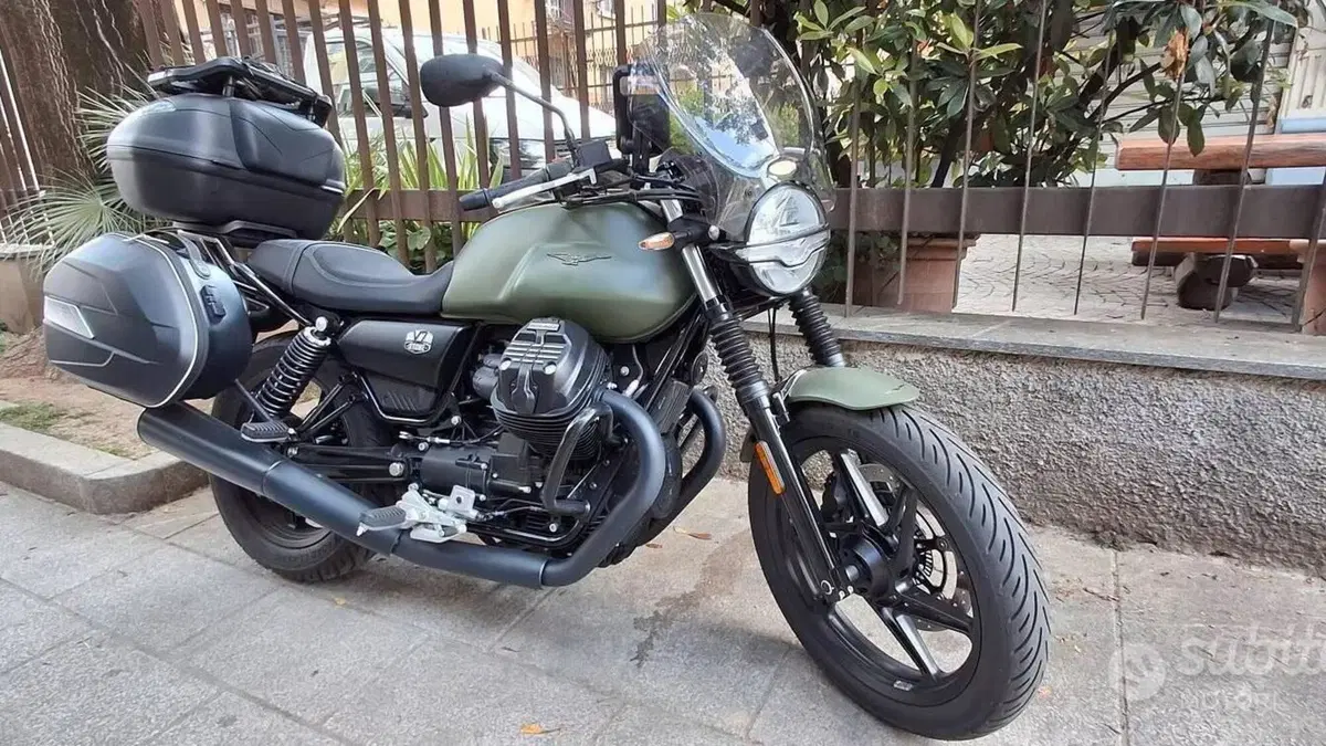 Moto Guzzi V7 Stone (2021 - 24)  (5)