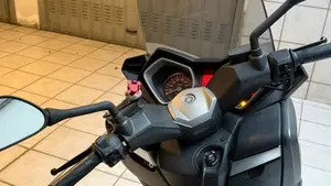 Yamaha X-Max 400 ABS (2013 - 16)  (4)