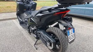 Yamaha T-Max 560 Tech Max (2022 - 24)  (4)