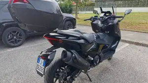 Yamaha T-Max 560 Tech Max (2022 - 24)  (5)