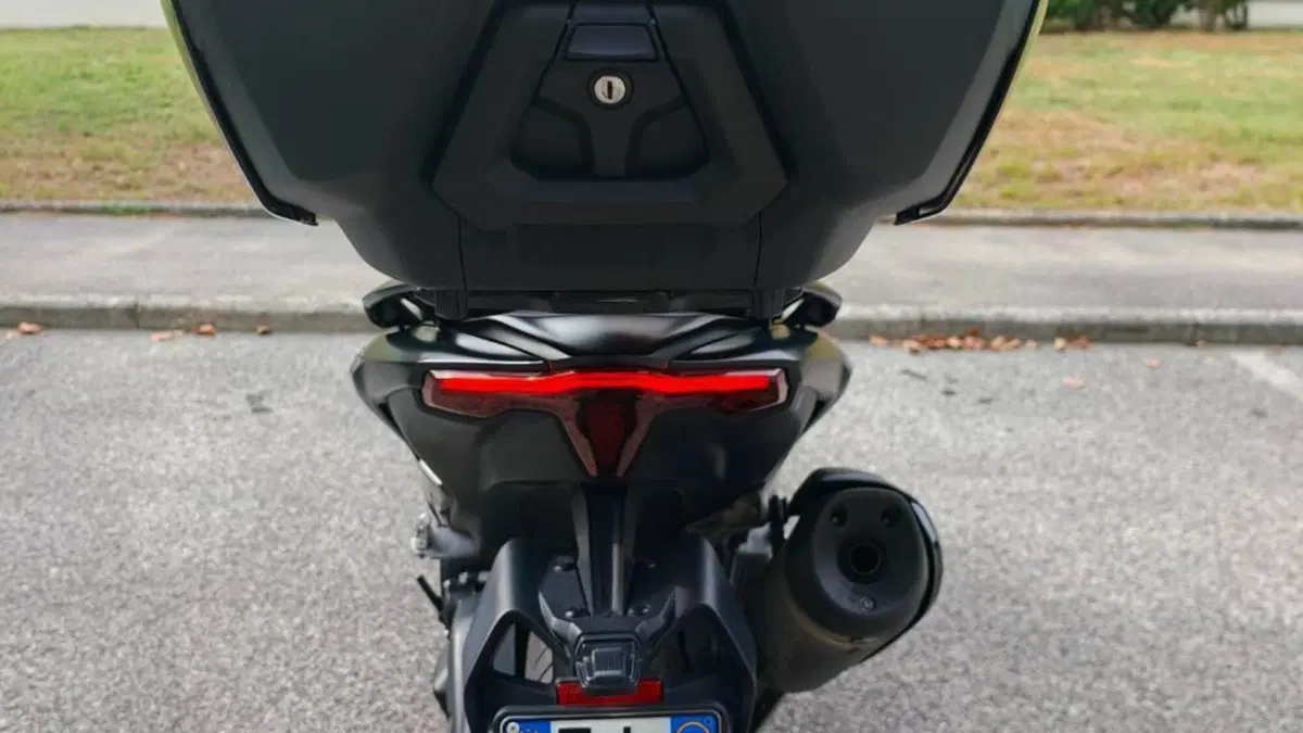 Yamaha T-Max 560 Tech Max (2022 - 24)  (14)