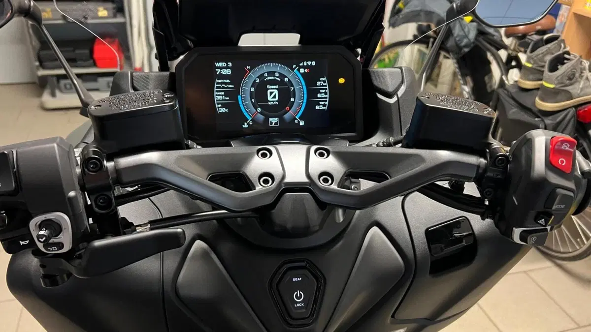 Yamaha T-Max 560 (2025 - 26)  (3)