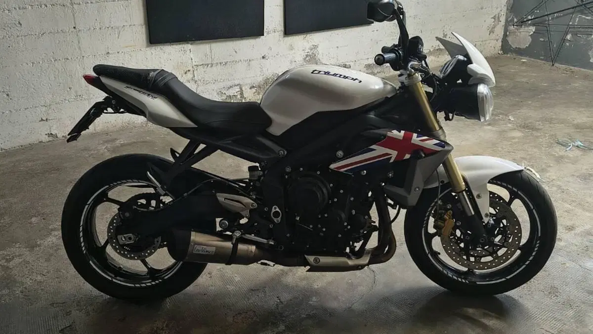 Triumph Street Triple R (2013 - 14) 
