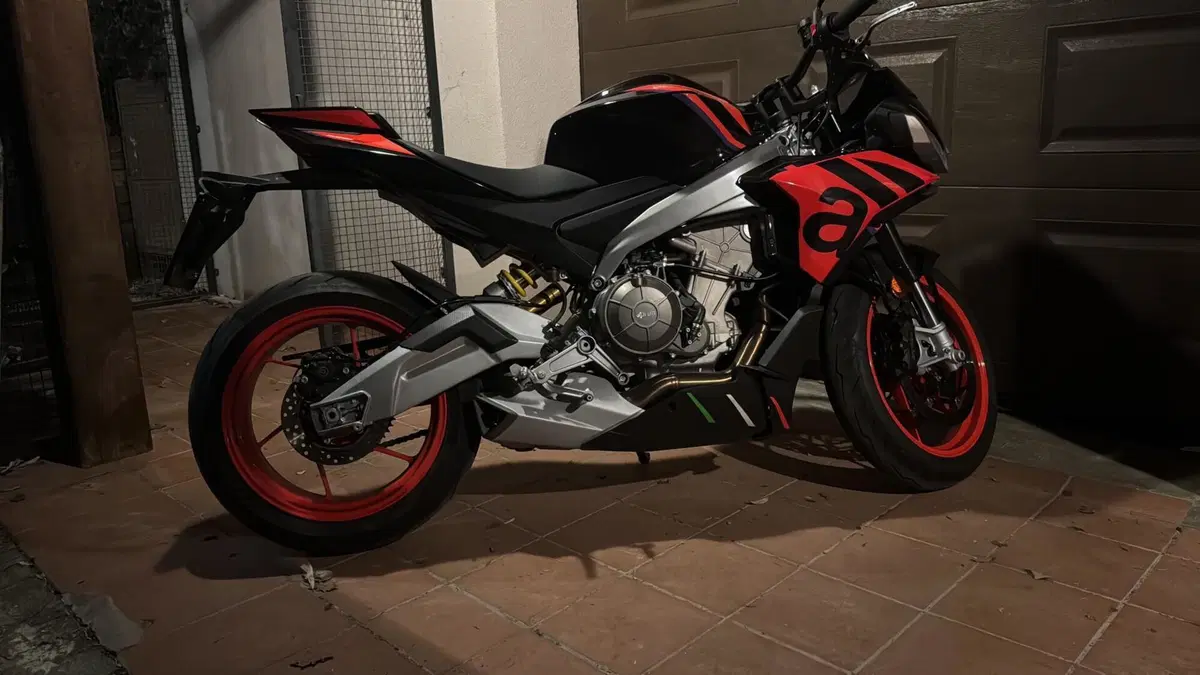 Aprilia Tuono 660 Factory (2022 - 24) 