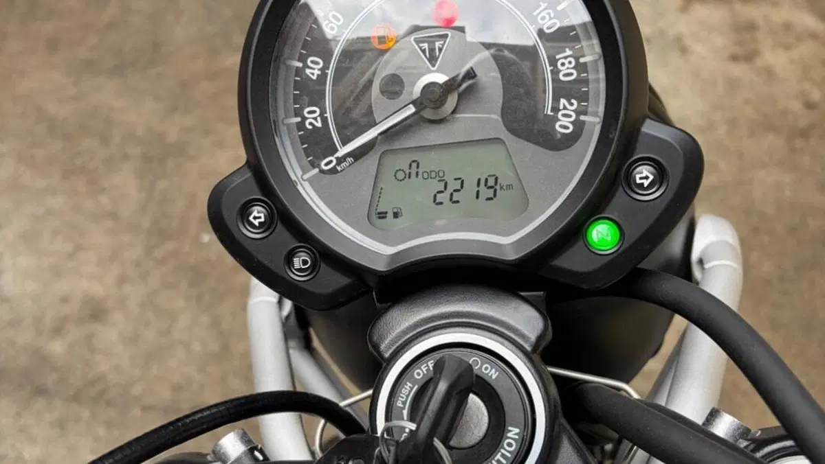 Triumph Street Scrambler 900 (2017 - 18)  (2)