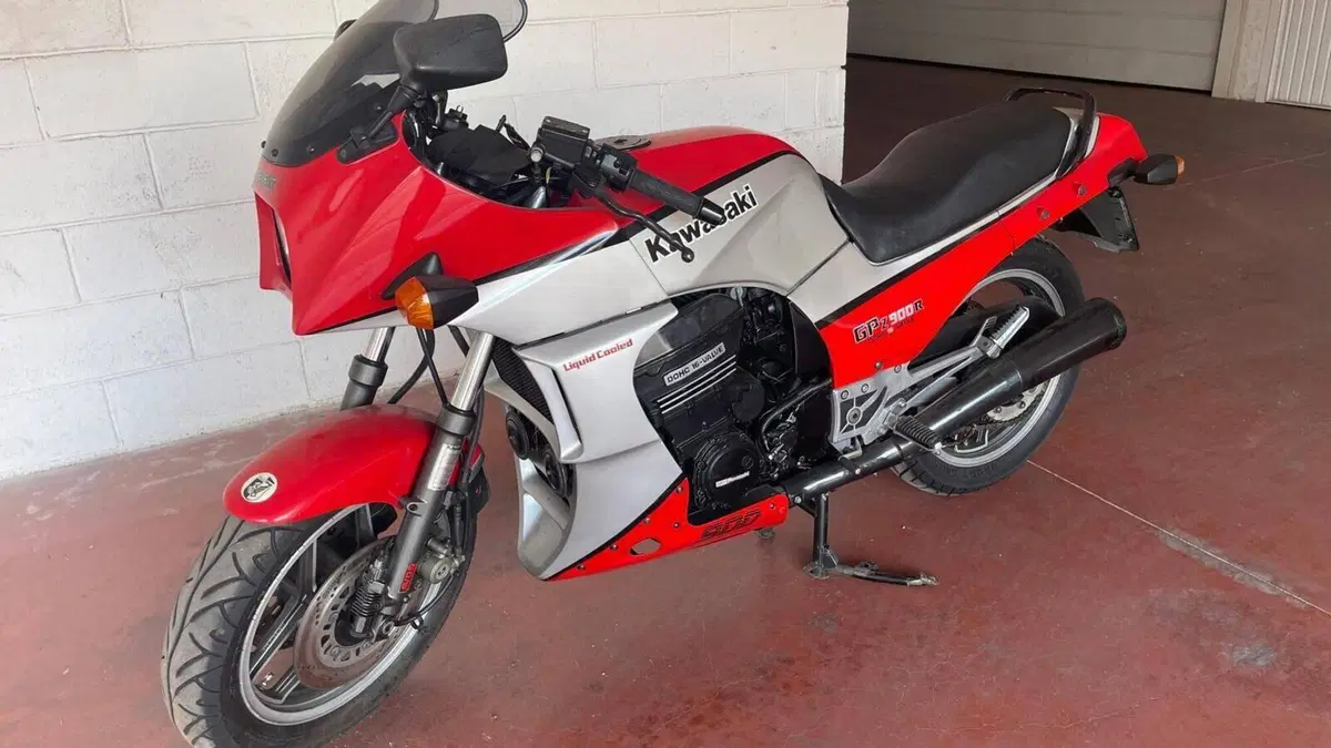Kawasaki GPz 900 R 