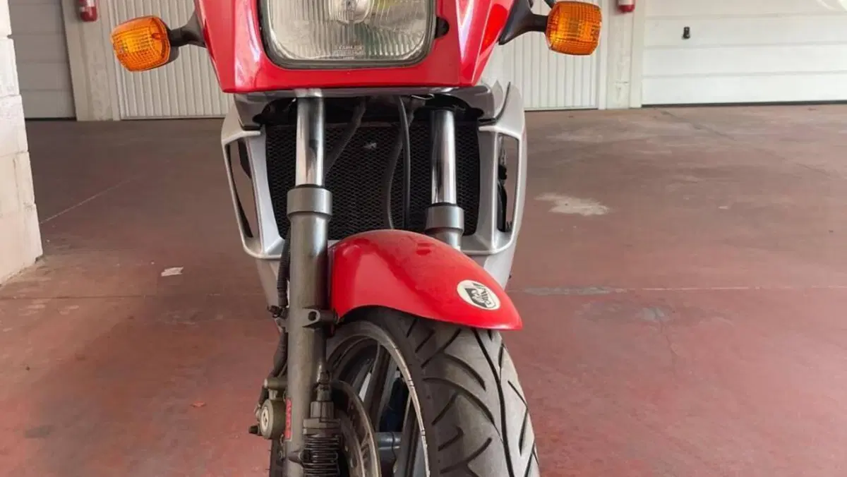 Kawasaki GPz 900 R  (5)
