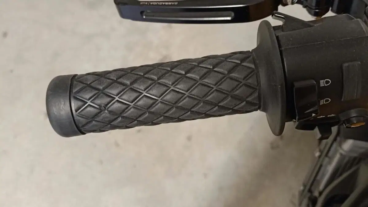 Yamaha XSR 700 ABS 60th Anniversary (2016 - 18)  (12)