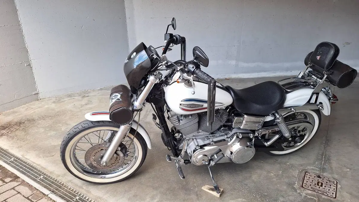 Harley-Davidson 1450 Super Glide 35th Anniversary (2005 - 06) - FXDI  (6)