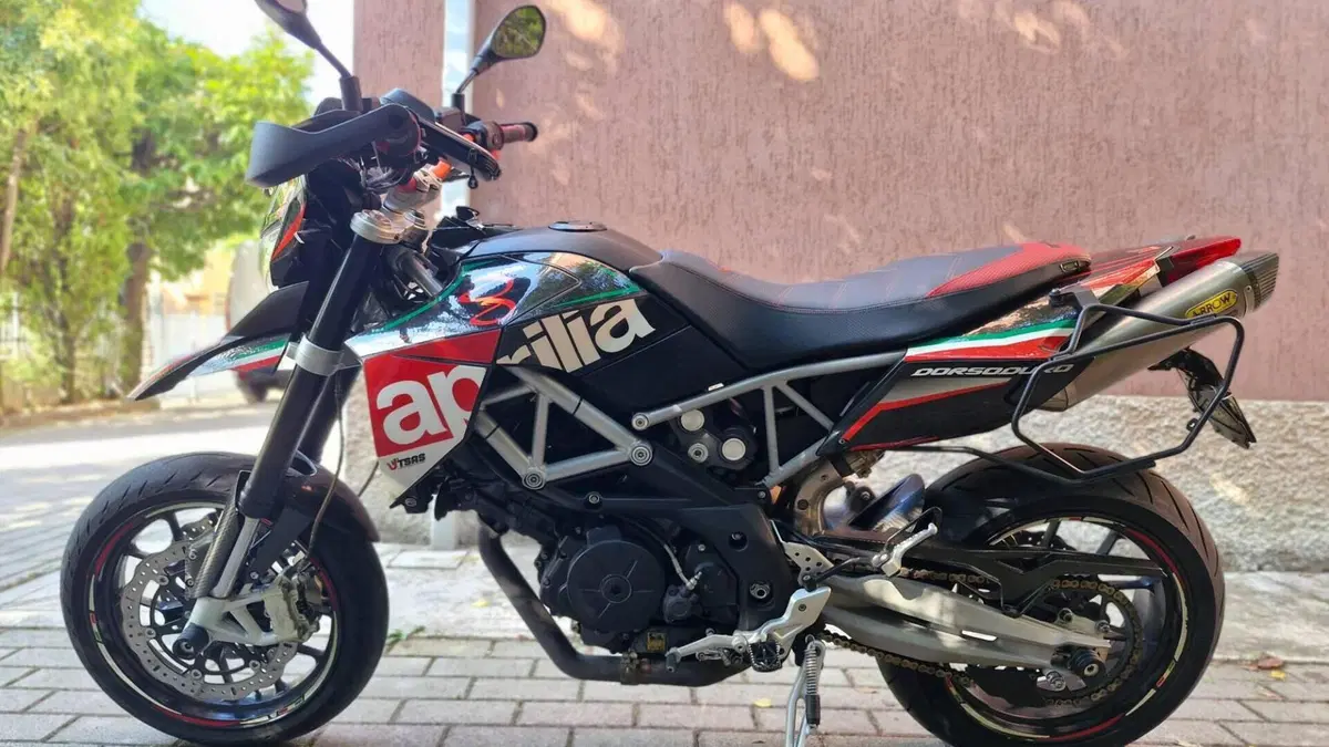 Aprilia Dorsoduro 750 (2009 - 14)  (2)