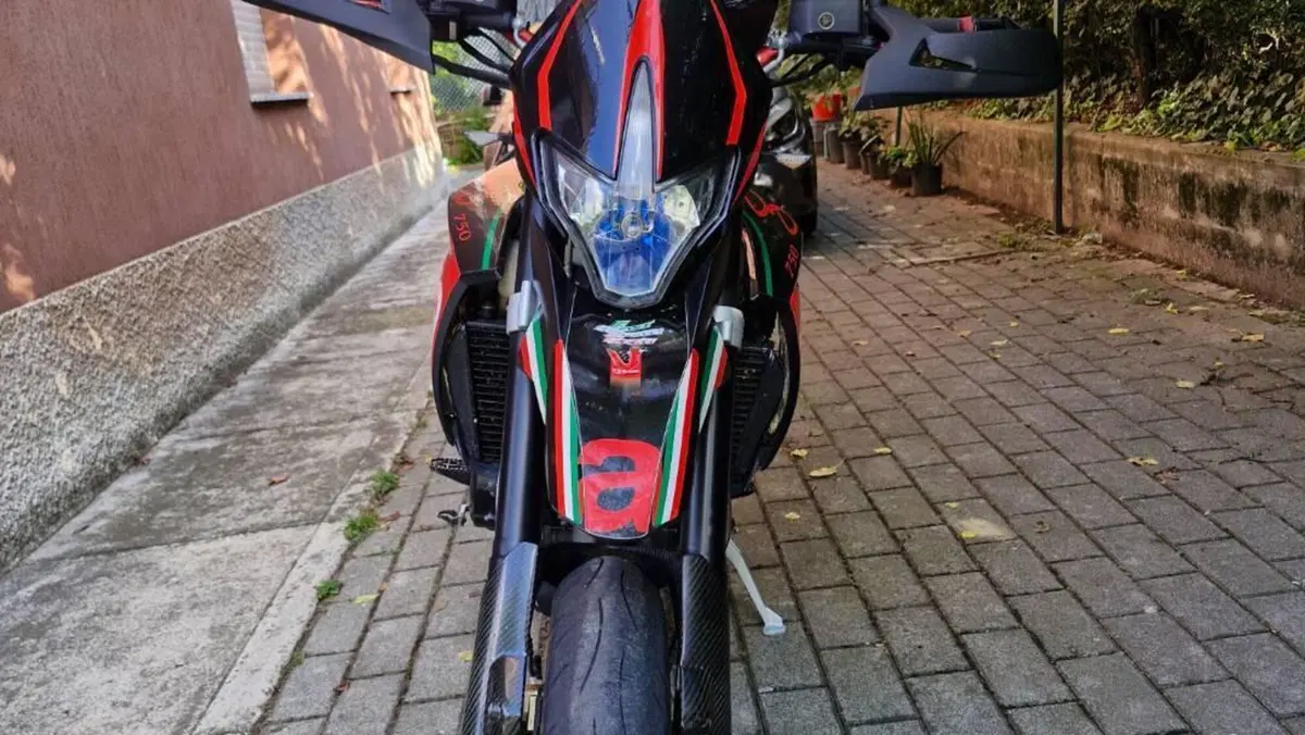 Aprilia Dorsoduro 750 (2009 - 14)  (3)