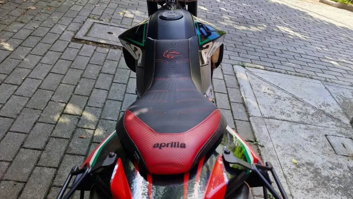 Aprilia Dorsoduro 750 (2009 - 14)  (4)
