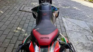 Aprilia Dorsoduro 750 (2009 - 14)  (4)