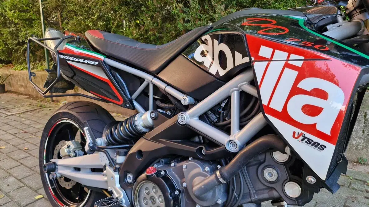 Aprilia Dorsoduro 750 (2009 - 14)  (6)
