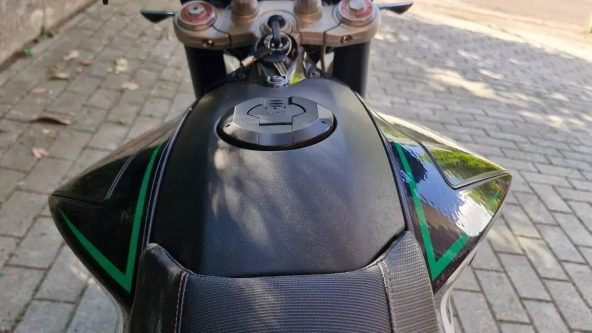 Aprilia Dorsoduro 750 (2009 - 14)  (8)