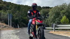 Ducati Streetfighter V4 S (2023 - 24)  (2)