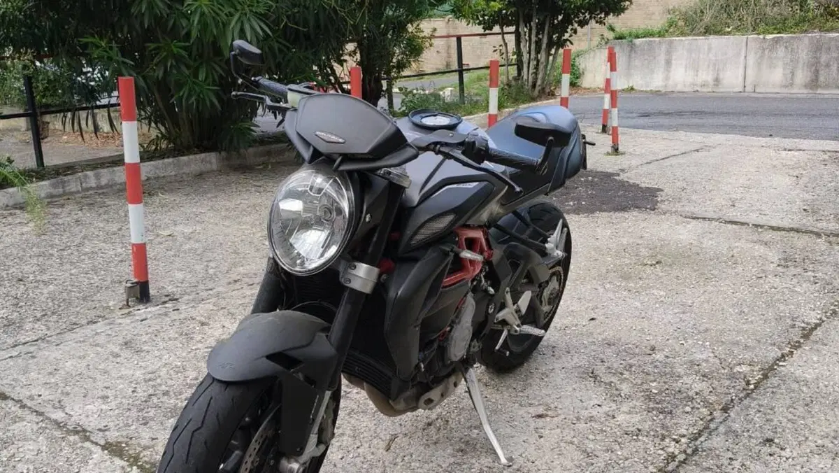 MV Agusta Brutale 800 RR (2015 - 16)  (4)