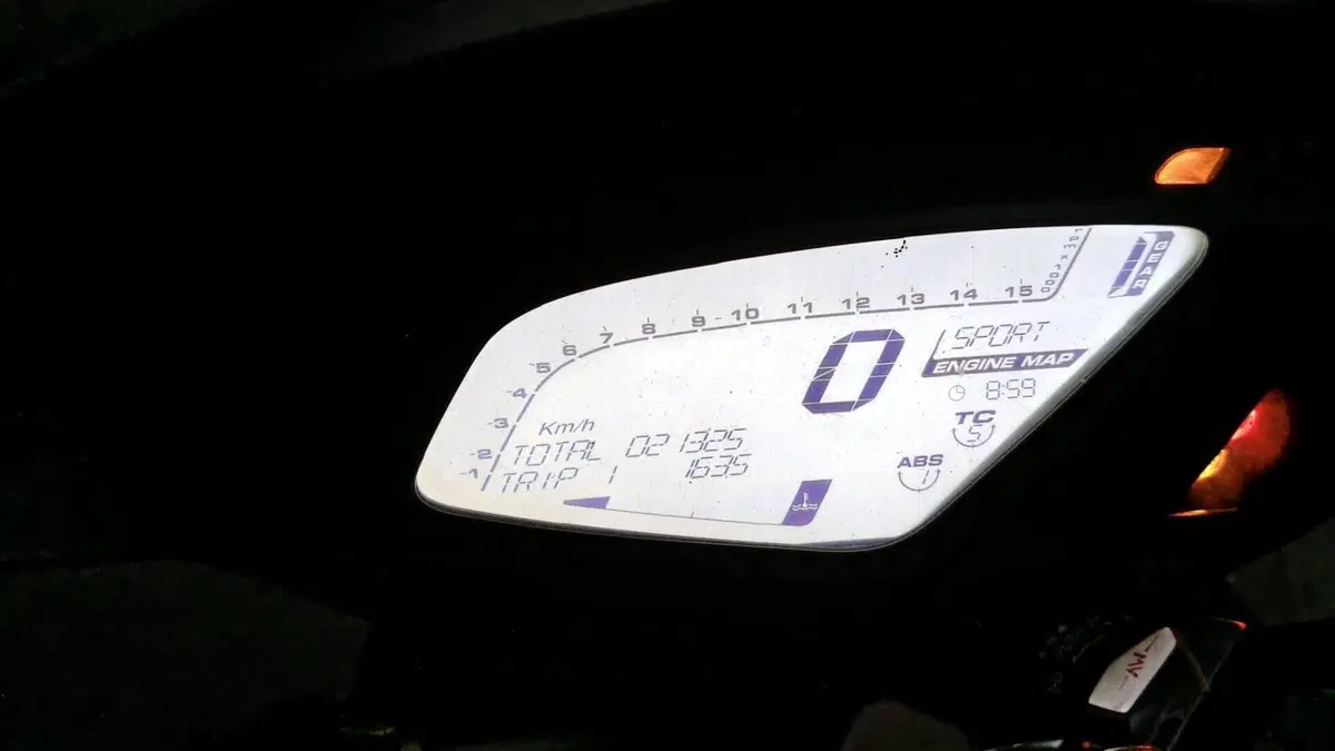 MV Agusta Brutale 800 RR (2015 - 16)  (10)