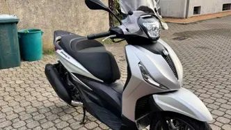 Piaggio Beverly 300 Hpe (2021) usata
