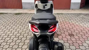 Piaggio Beverly 300 Hpe (2021)  (4)