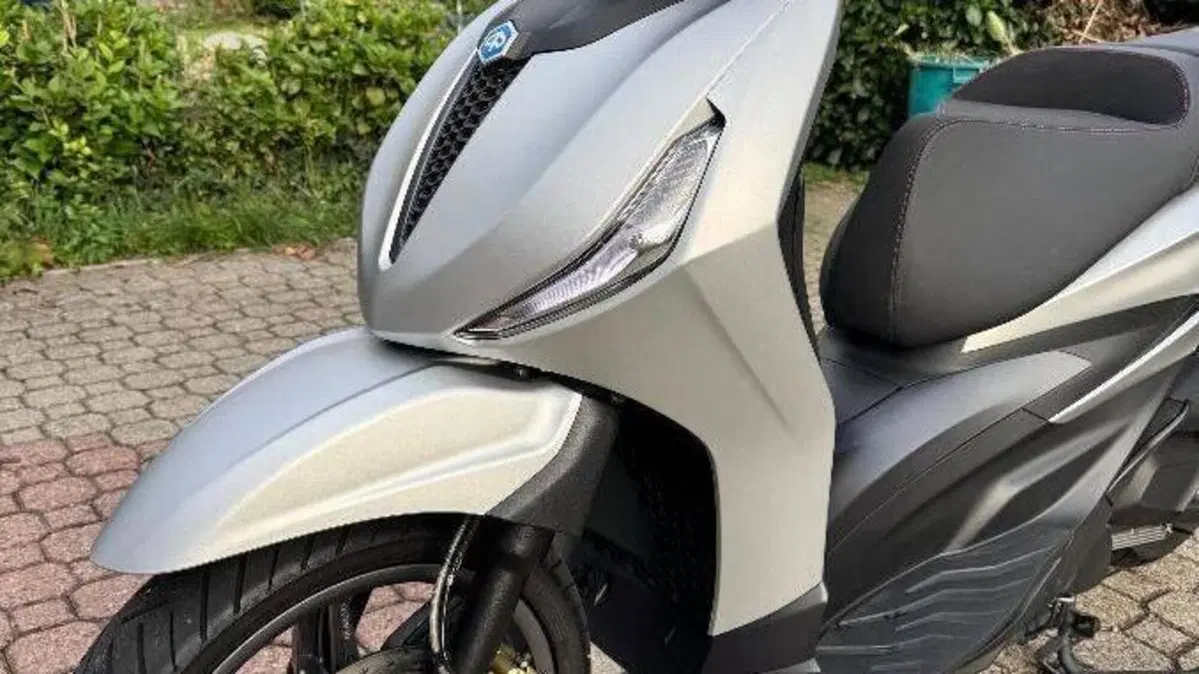 Piaggio Beverly 300 Hpe (2021)  (11)