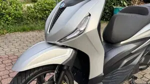 Piaggio Beverly 300 Hpe (2021)  (11)