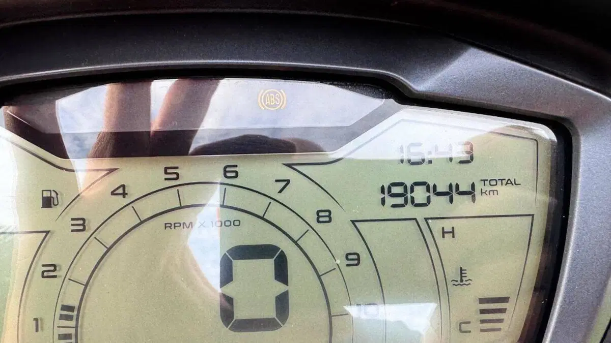 Piaggio Beverly 300 Hpe (2021)  (13)