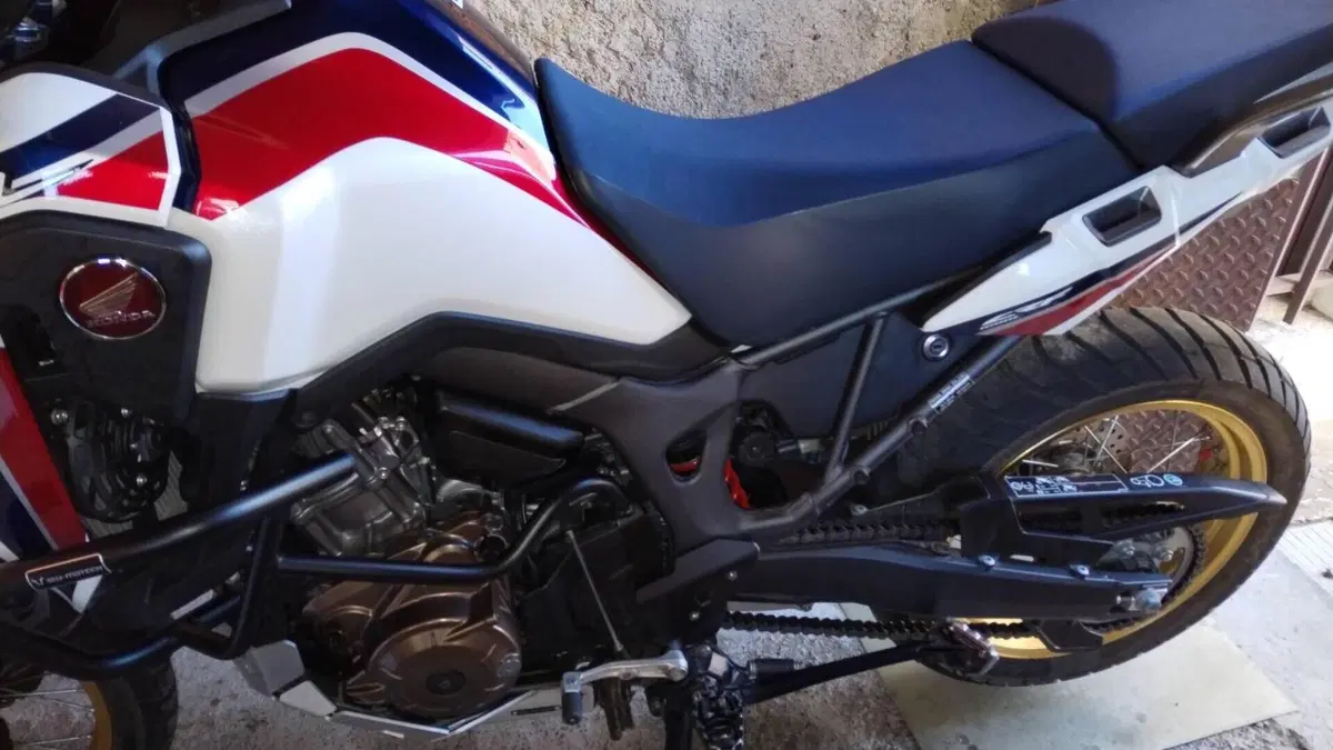 Honda Africa Twin CRF 1000L (2016 - 17)  (10)